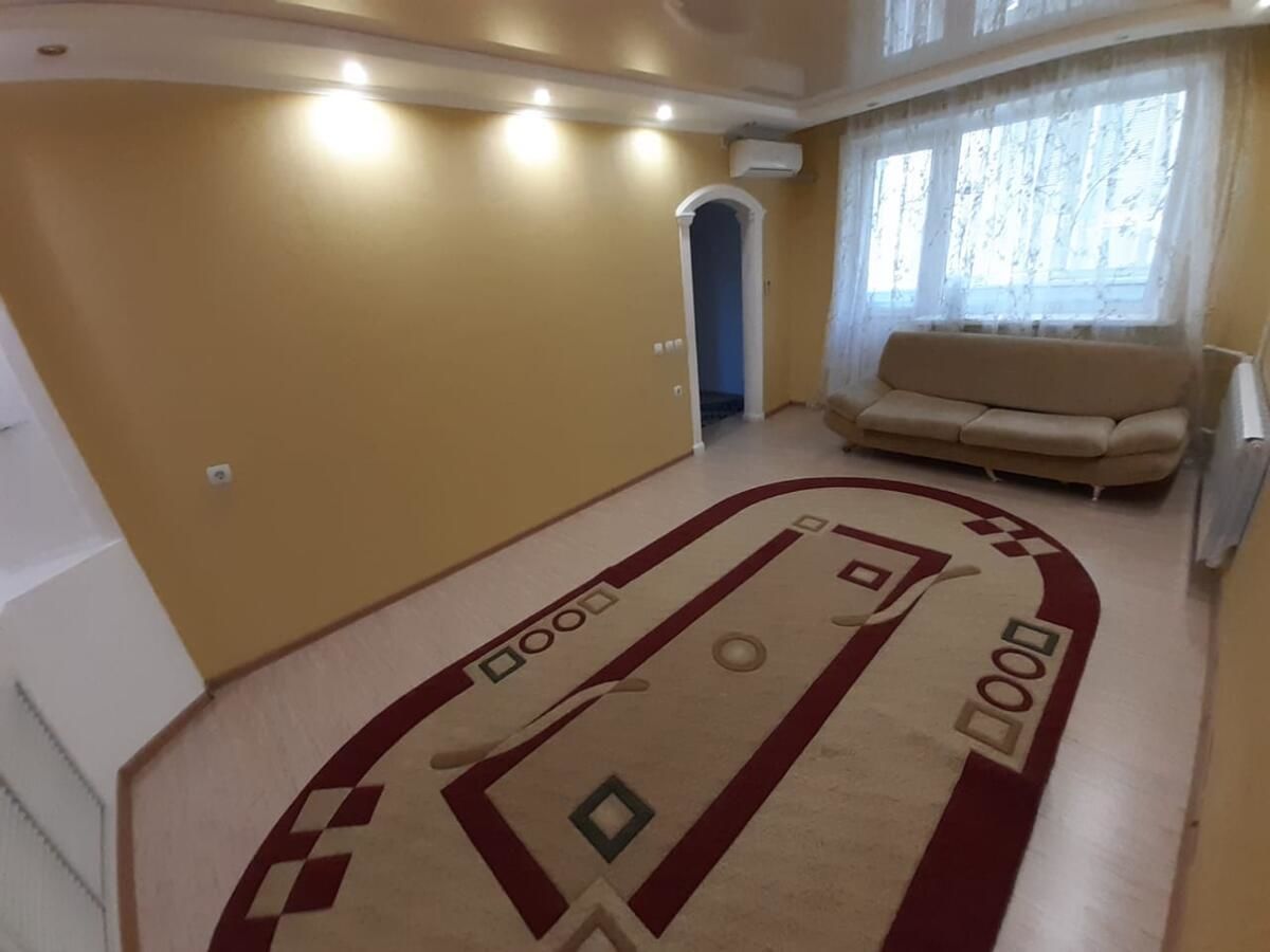 Апартаменты Квартира 3х комнатная, 6 мкрн. (Кунаева) Уральск-6